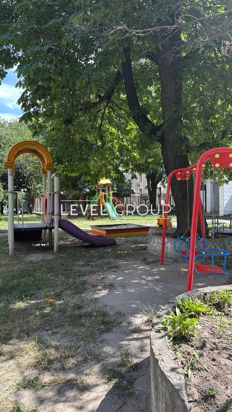 Простора  квартира в серці Печерська – вул. Генерала Алмазова, 6!