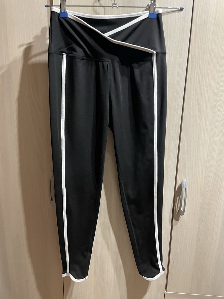 Asymetryczne legginsy L