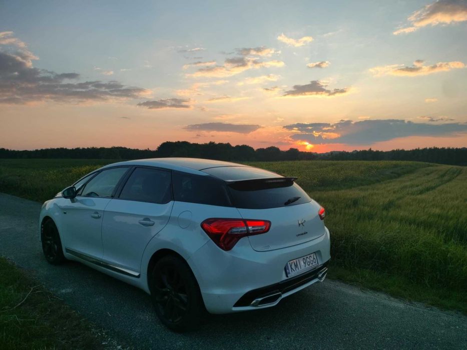 Citroen DS5 Hybryda 200 KM 4x4 2.0 HDi Hybrid4