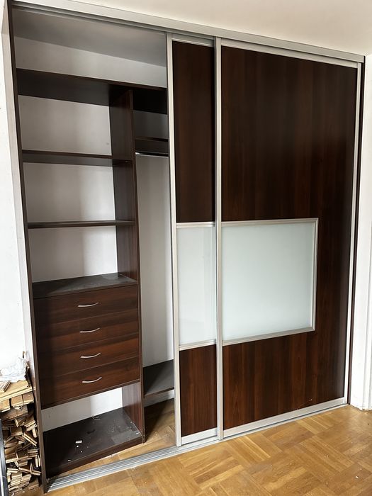 Duża szafa przesuwna