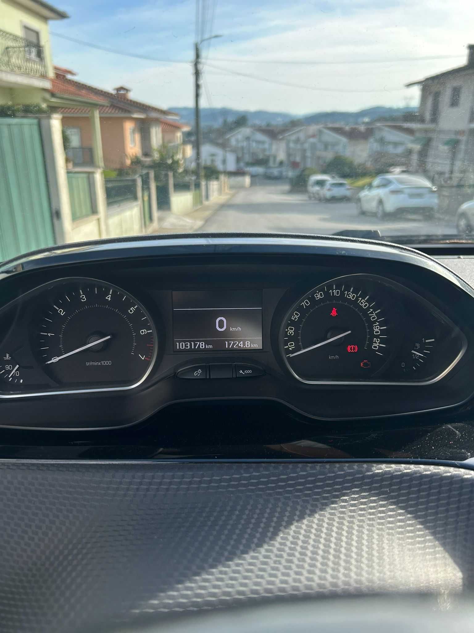 Peugeot 208 1.2 PureTech Allure | 8500€