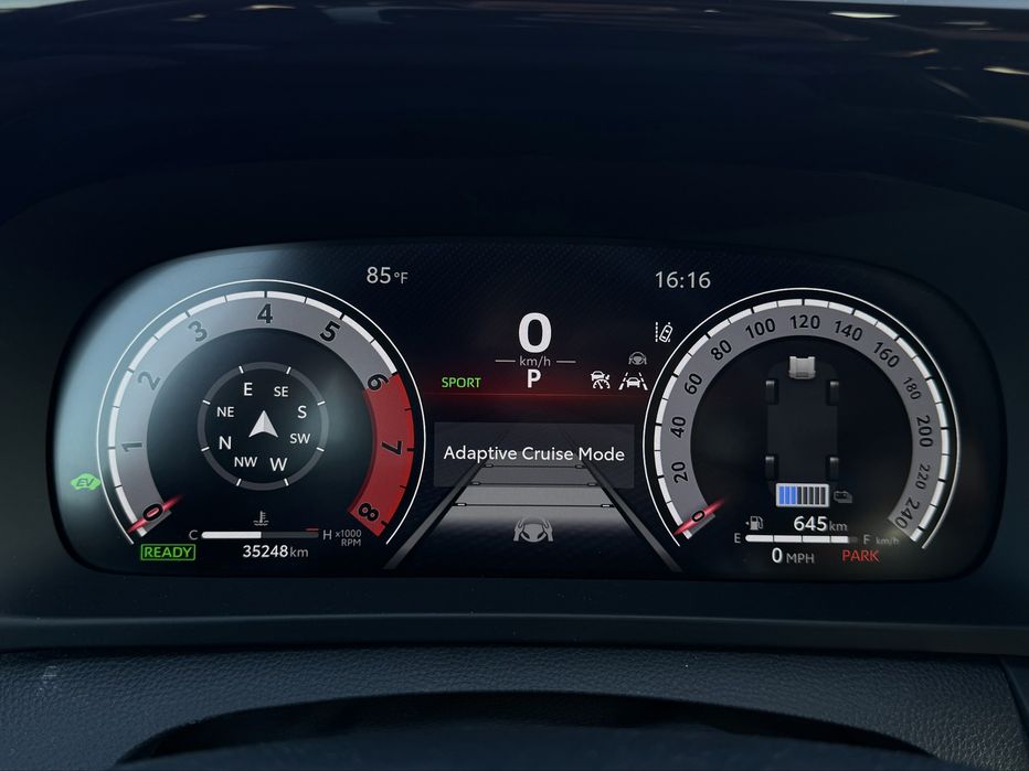 Toyota Crown, 2024 року, 2.5 гібрид, автомат, повний привід, 35т.км,