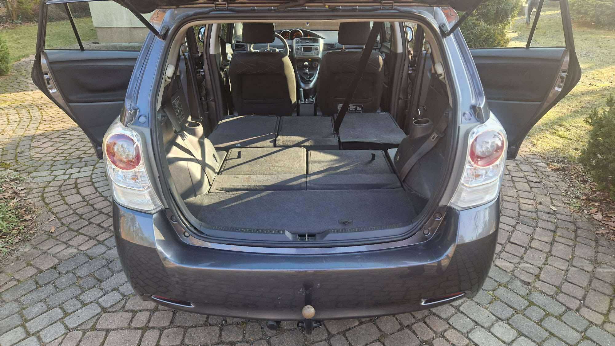 TOYOTA VERSO 7 - osobowa silnik 2.0 diesel