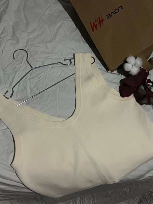 Базова майка бренду H&M.