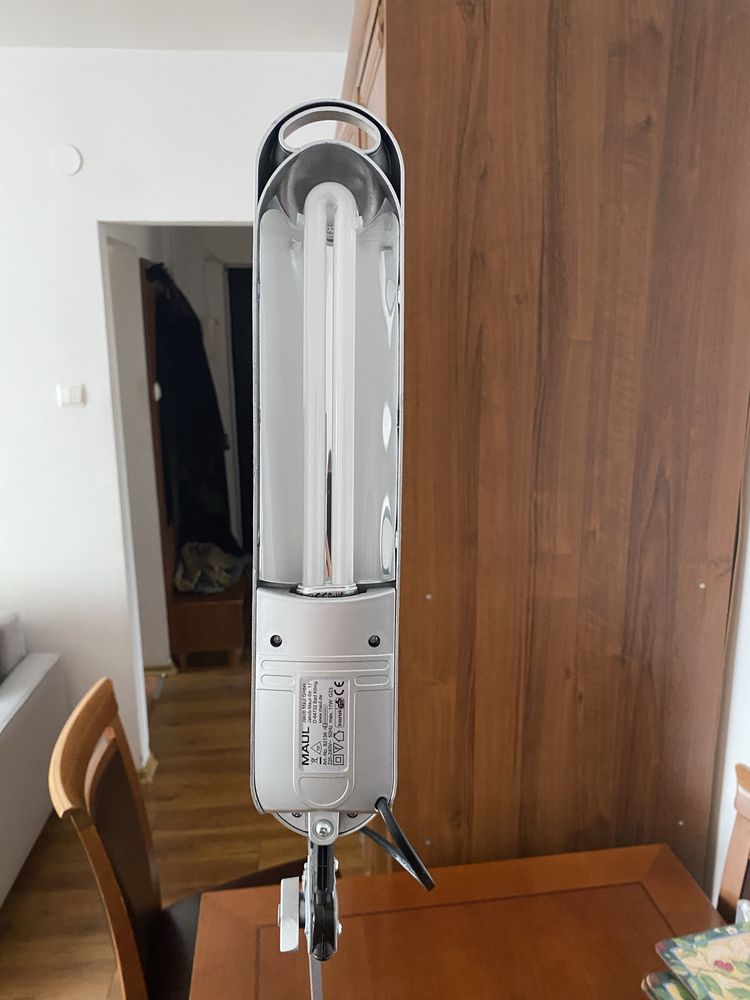 Lampka biurkowa MAUL srebrna z dwoma wysięgnikami 30 cm