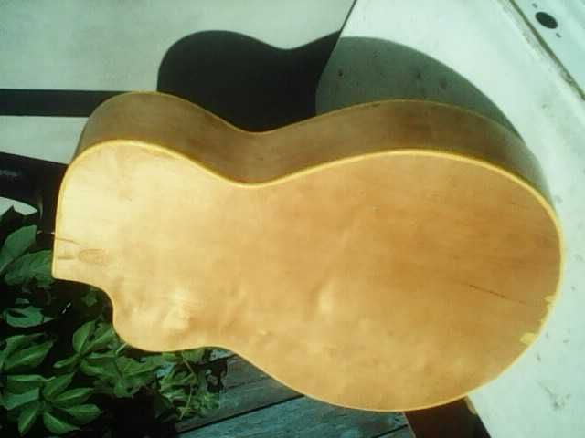 Гітара 6 - струнна. Налаштована майстром. Акорди беруться легко.