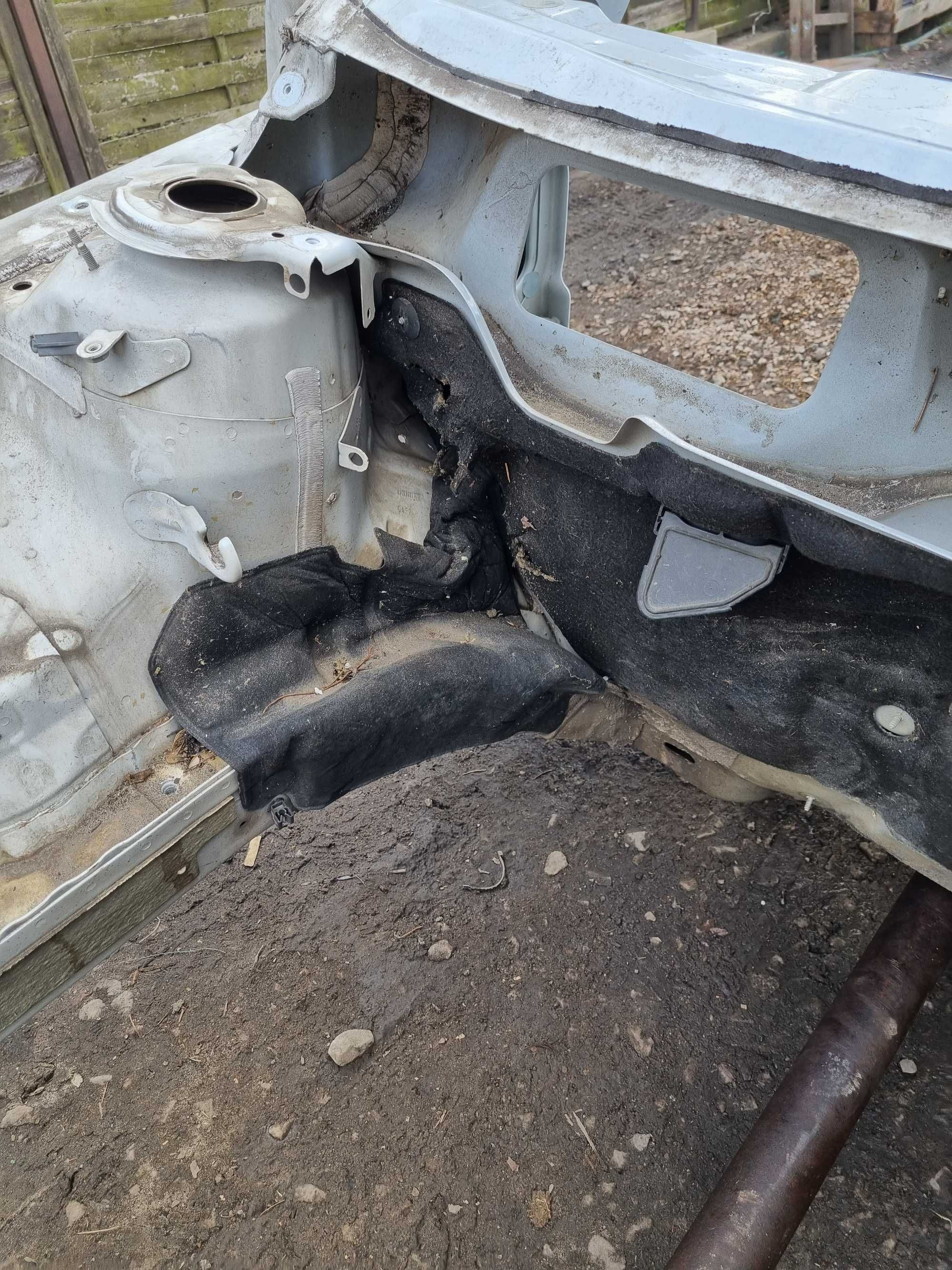 Opel Astra J Kombi Poszycie Błotnika Prawy Przód Kolor Z40R