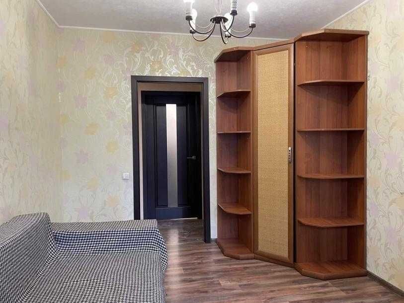 Продам 2 комнатную квартиру в р-не метро Холодная гора.