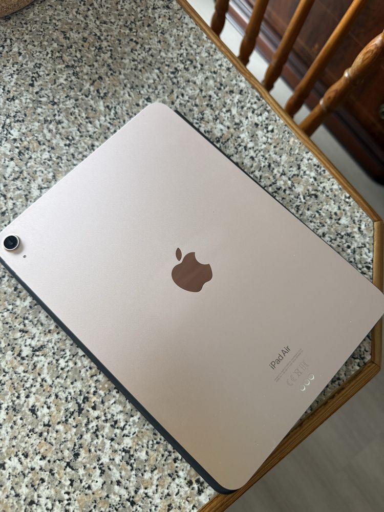 IPad Air (5th Generation) Wi-fi - 2022 com Magic Keyboard