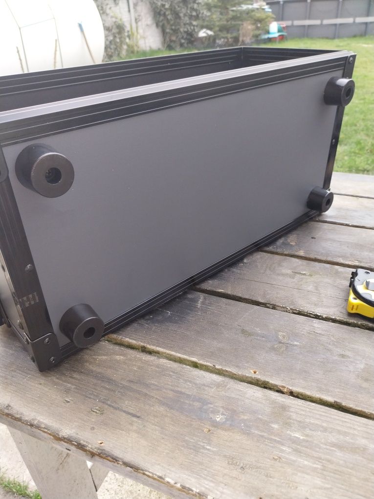 Case rack 4u shallow 22cm od szyny nowy