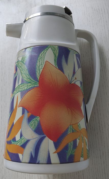 Термос с кнопкой