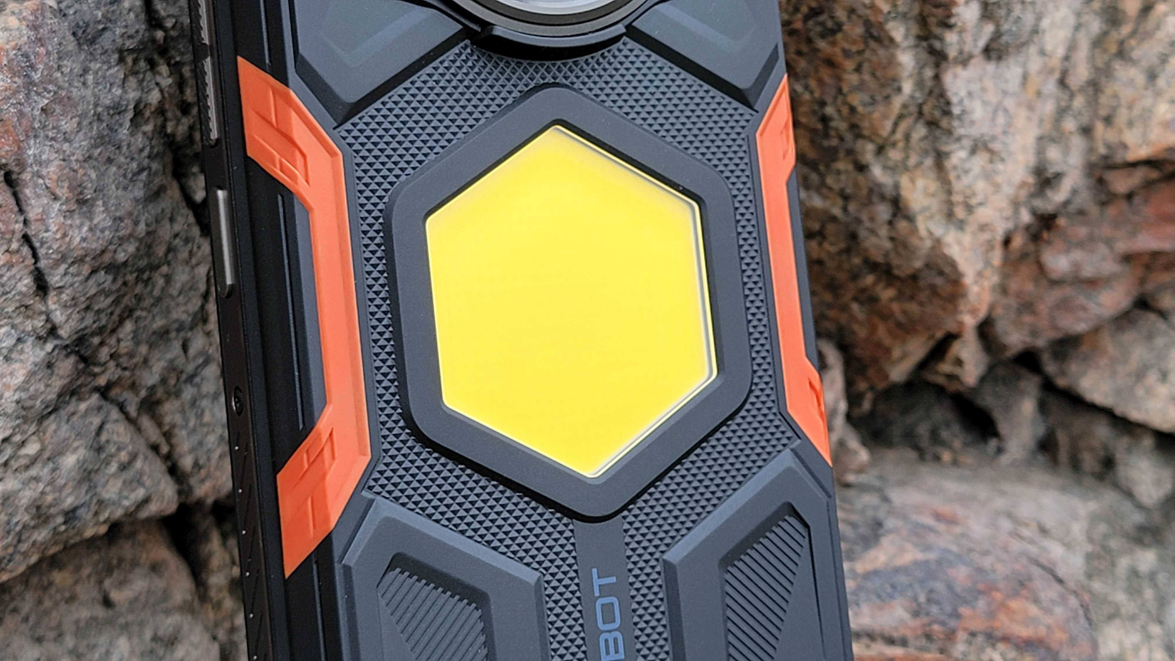 Смартфон Cubot KingKong Power 5: 15300 мАч, динамик 5W, фонарь и лампа