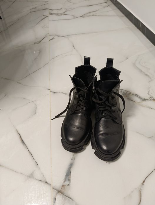 Продам жіночі  чобітки