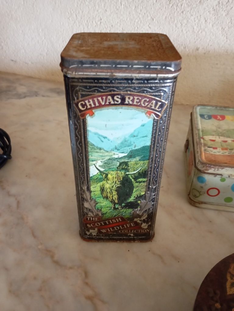 20 caixas metálicas antigas