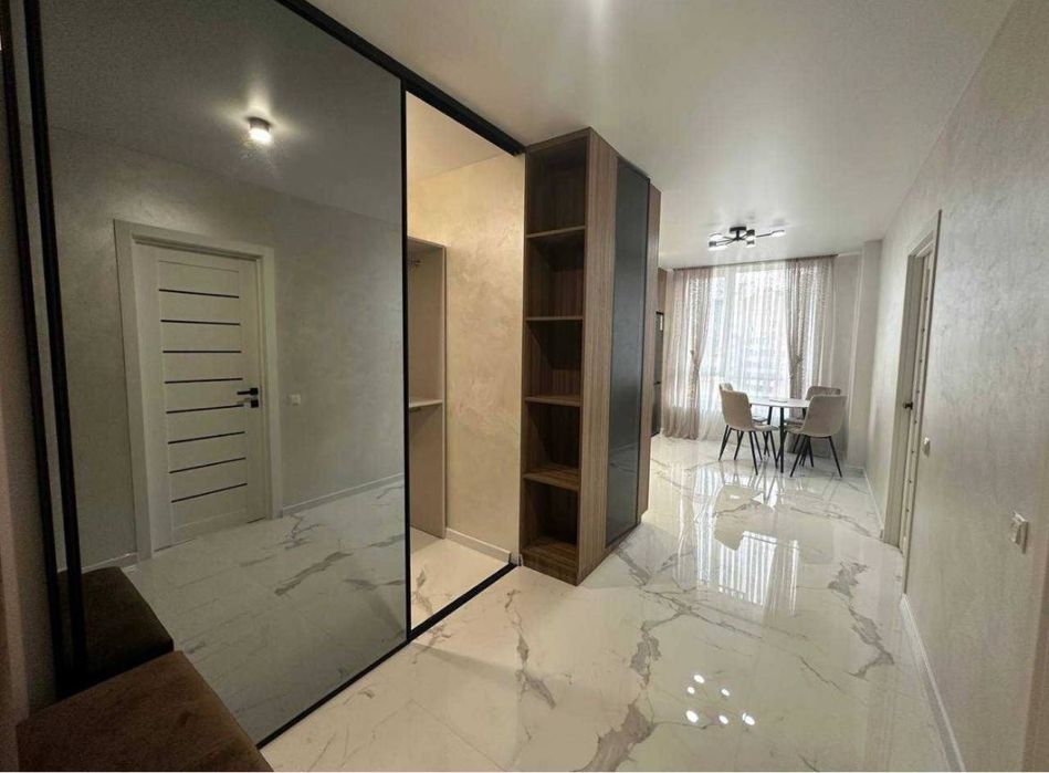 Стильна,укомплектов,гардеробна,в сучасному ЖК One,район торг.Велес.