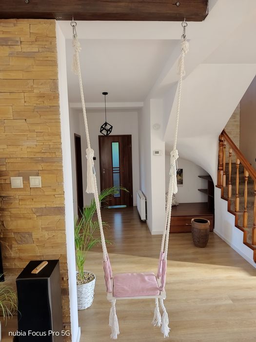 Huśtawka do pokoju dla dziewczynki