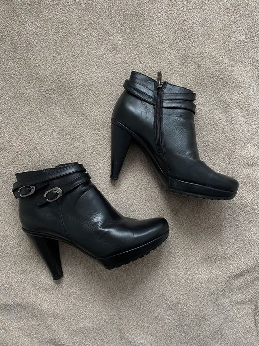 Czarne buty na obcasie WOJAS