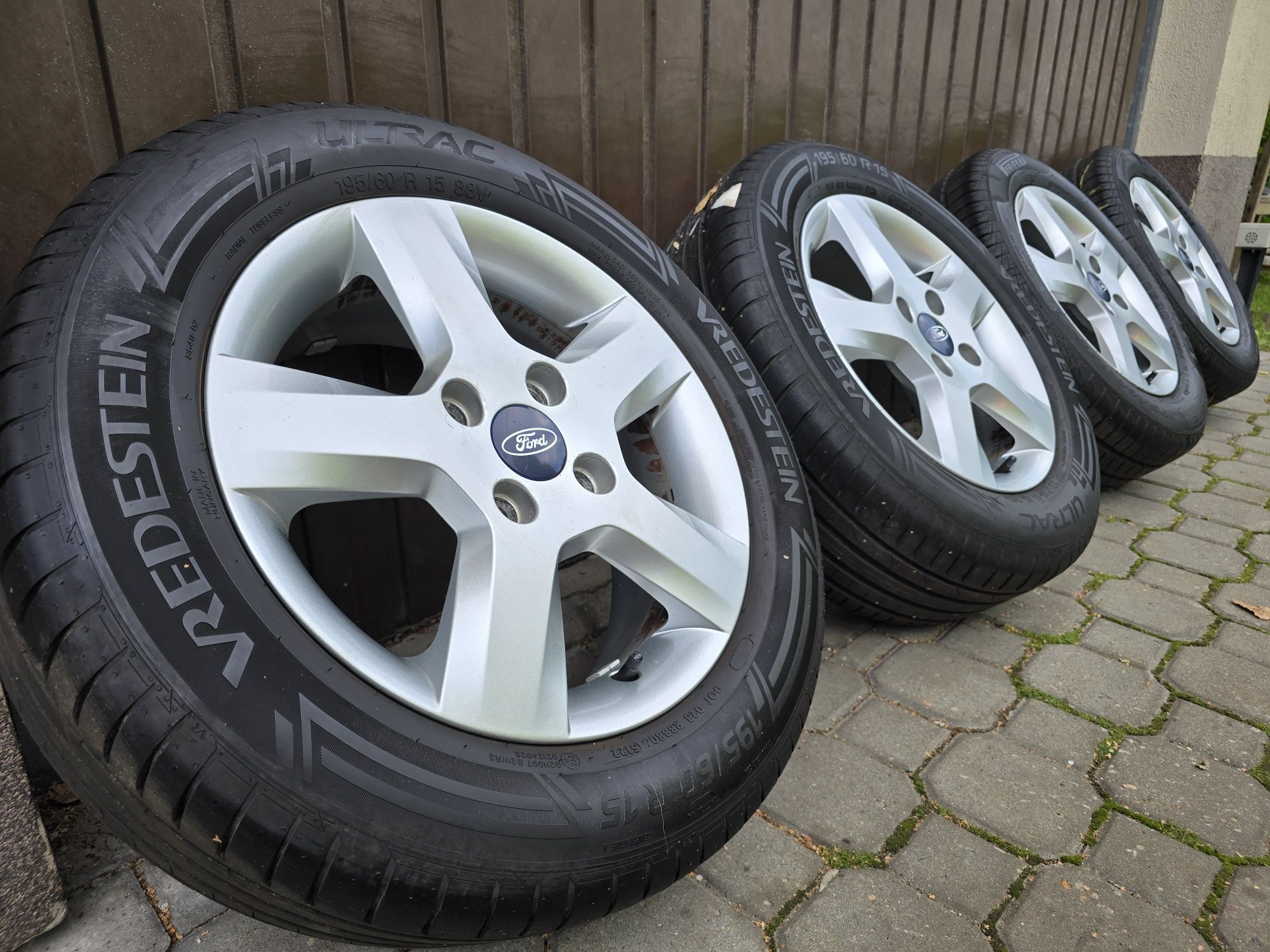Felgi z oponami 195/60R15 Ford Fusion 4x108 B max Fiesta Focus KA+