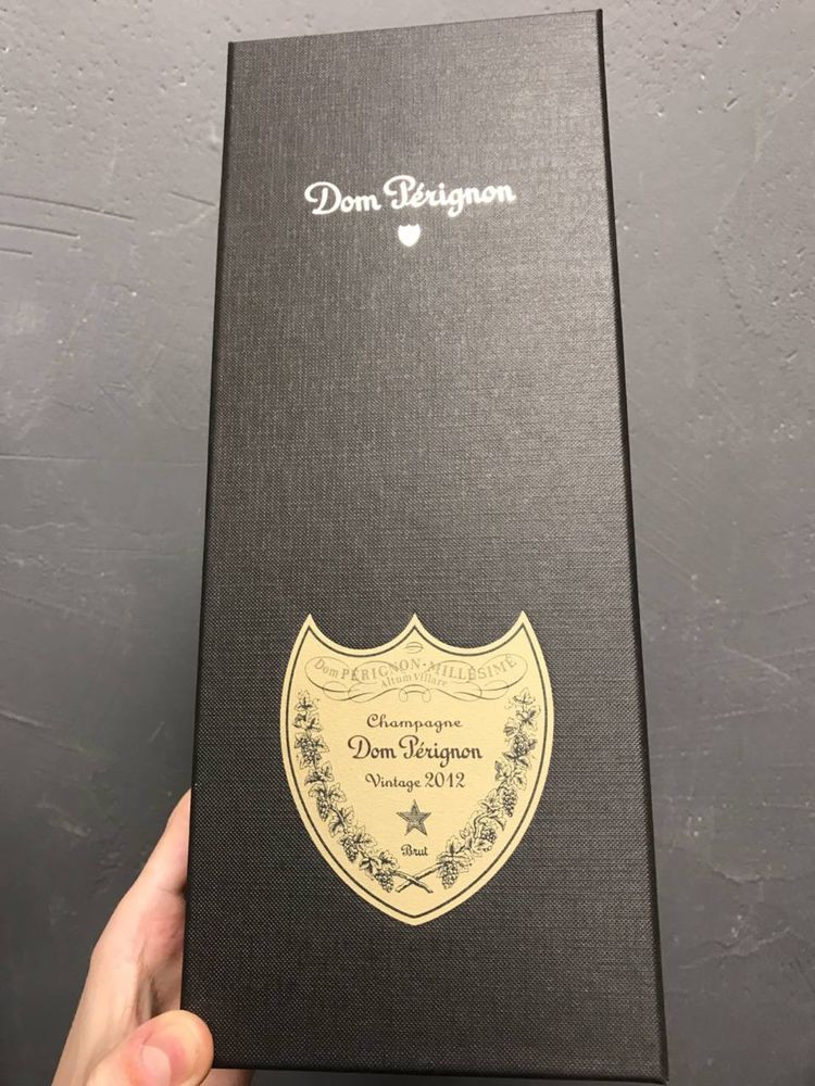 Коробки Dom Perignon та Cristal