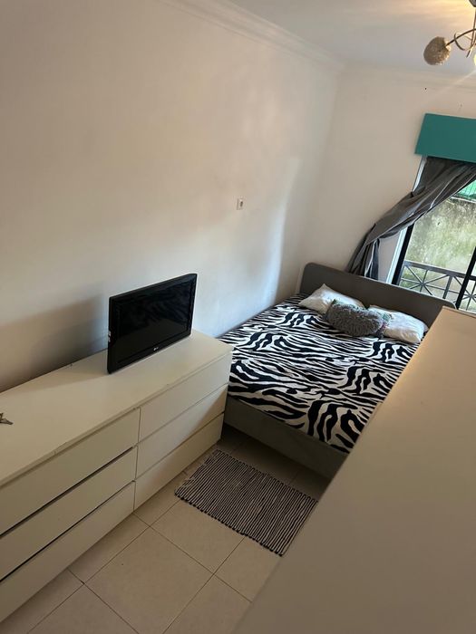 QUARTO casal Tapada das Mercês 8 min. da estação