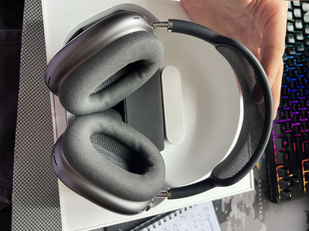 Airpods Max Space Gray with Black Headband