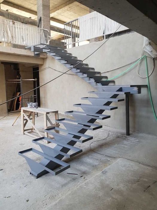 Косоурные каркасы конструкционных лестниц