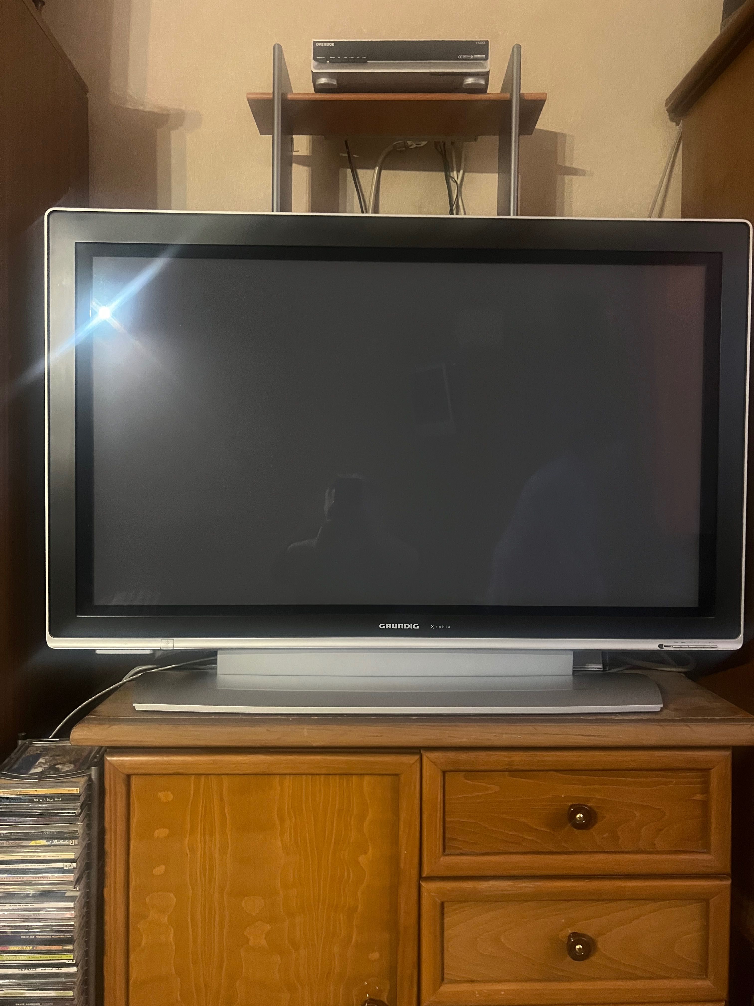 Продам телевизор  Grundig xephia 42 на запчасти