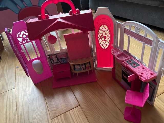 Mały domek dla lalek Barbie