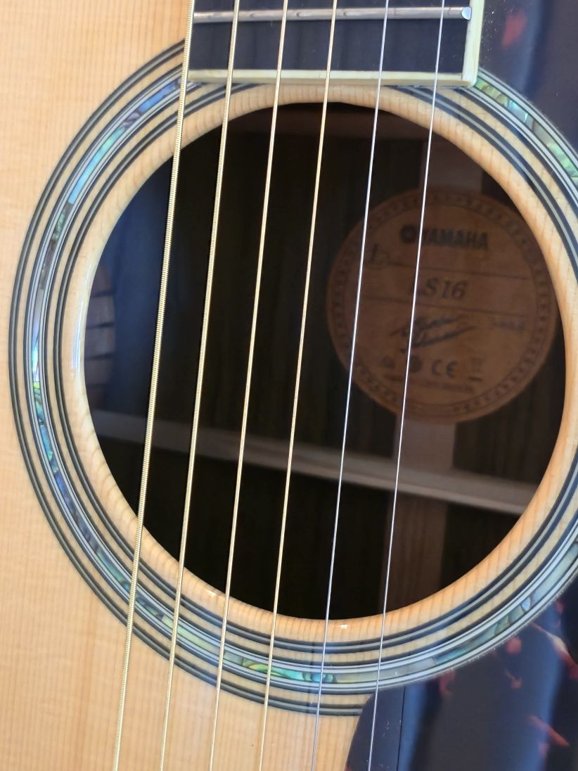 Guitarra Yamaha LS-16 R.