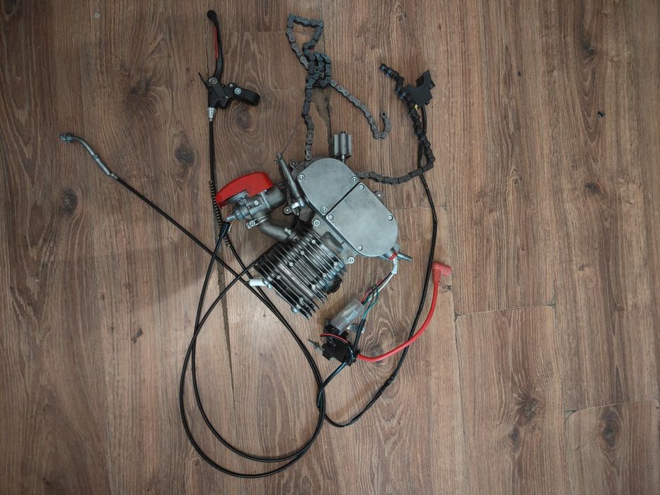 Silnik spalinowy do roweru 100cc 2T kompletny zestaw 
Sprzedam