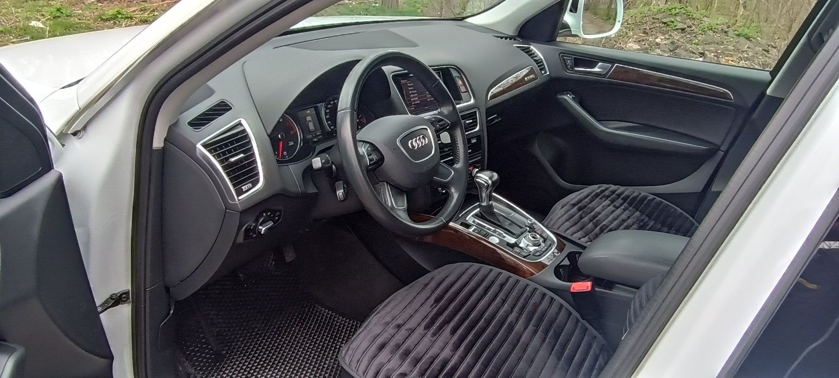 Audi Q5.  2015 Premium+