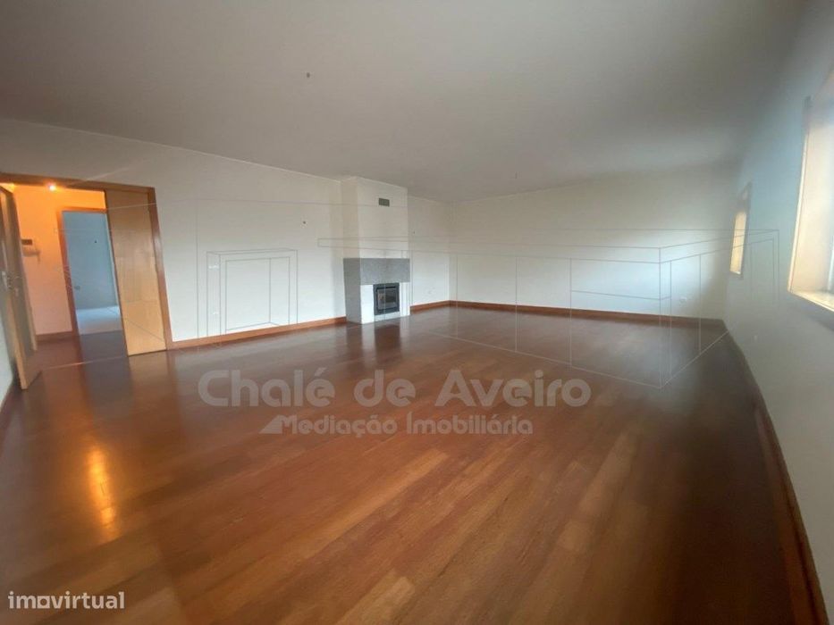 Apartamento T4 com garagem - AVEIRO