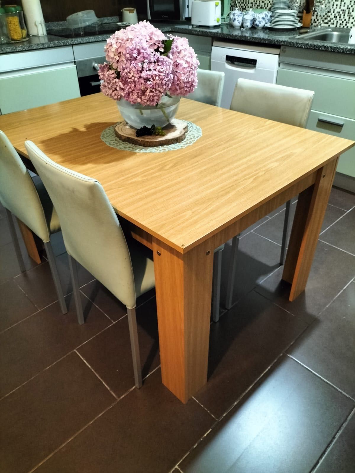 Conjunto Mesa Aparador e Cadeira de Cozinha