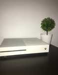 Xbox One + 2 pady