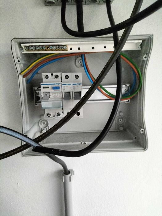 Faço todos os trabalhos de eletricista