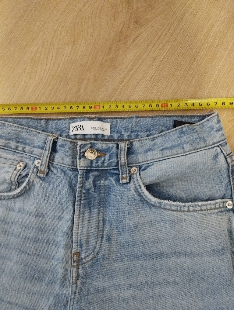 Jasnoniebieskie spodnie jeansowe boyfriendy Zara, r.36(S)