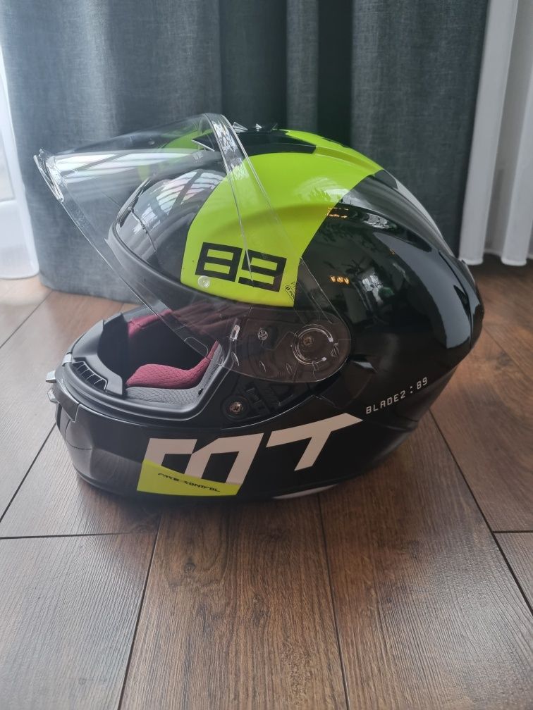 Kask motocyklowy MT HELMEST  BLADE 2 Czarny