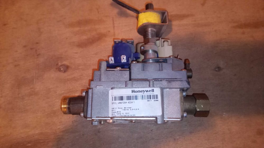Blok gazowy Honeywell VR8705M 4034 z kotła Buderus FK 2520 V