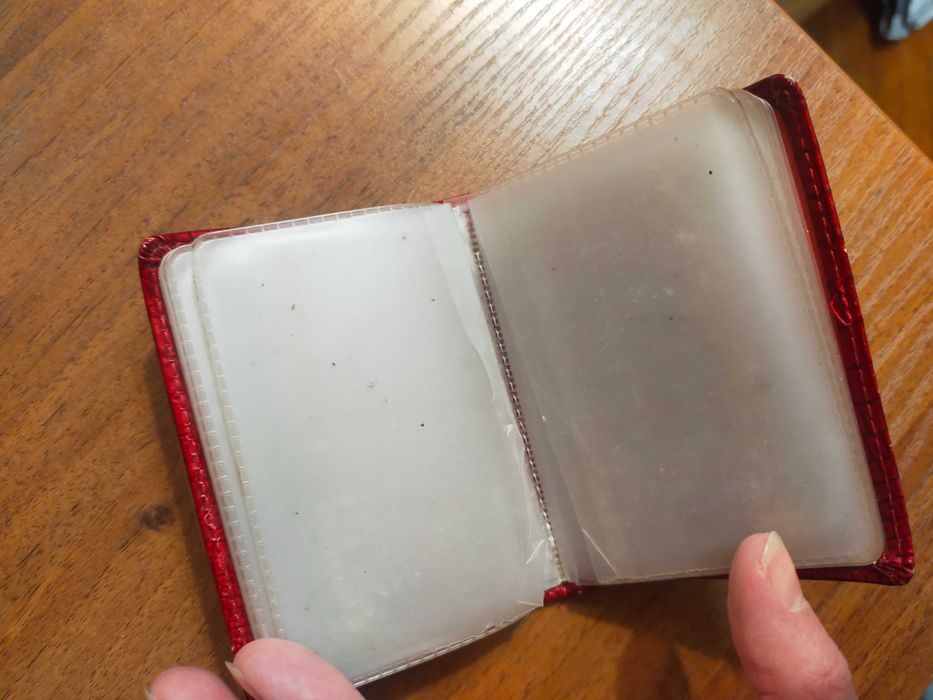 Червоний картхолдер,
 лакована шкіра