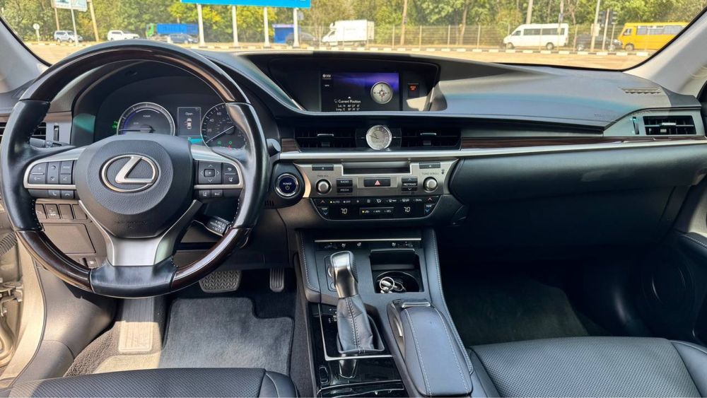 Продам Lexus 2016 року з невеликим пробігом - 60 000 км