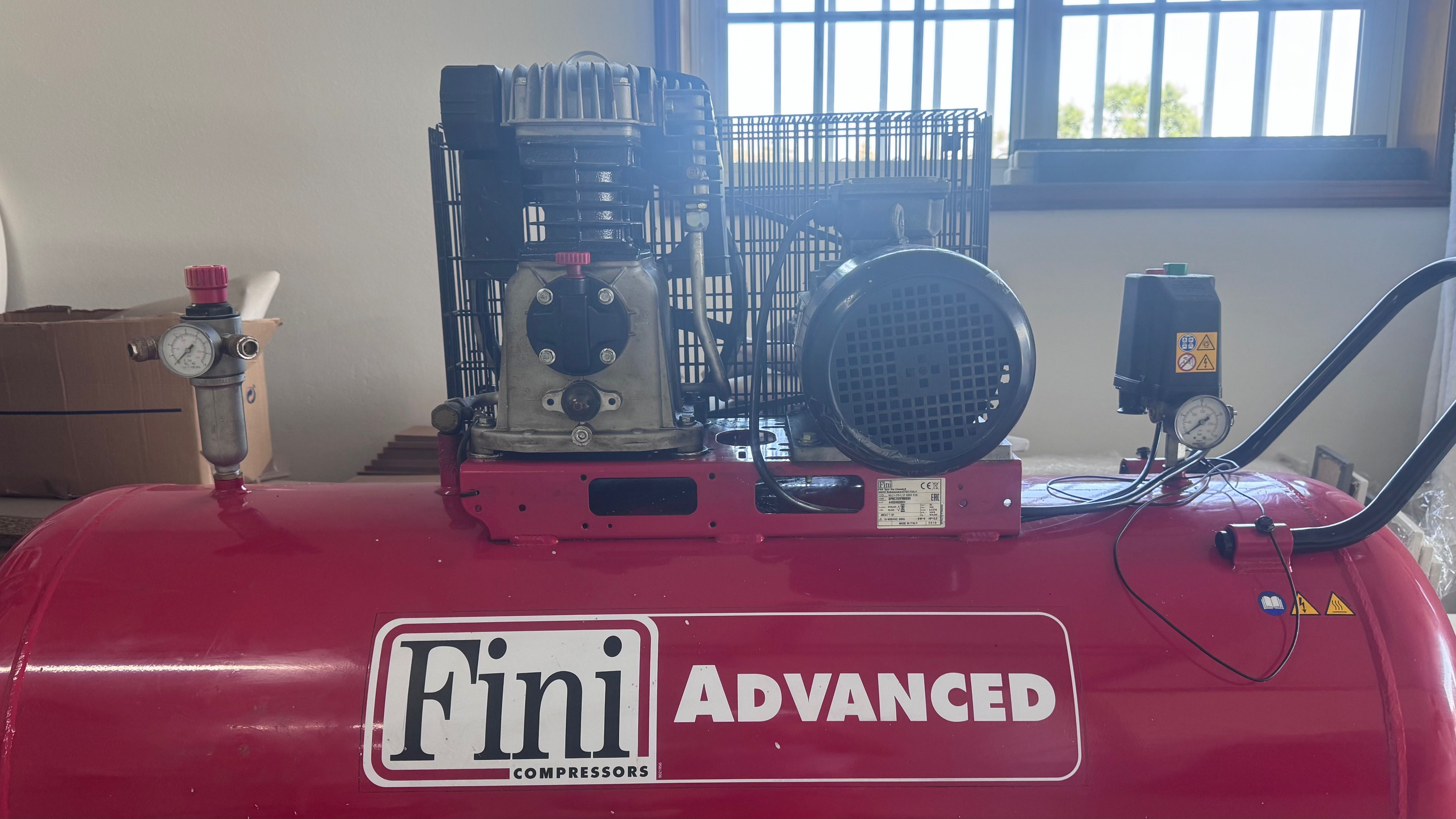 Compressor como novo trifássico de 5.5 cavalos   a um preço incrível