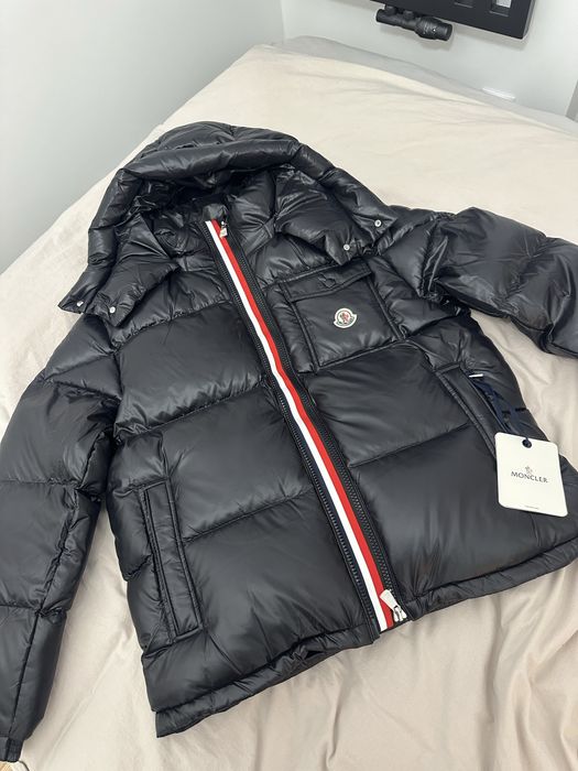 Kurtka Moncler MONTBELIARD puchowa odpinany kaptur