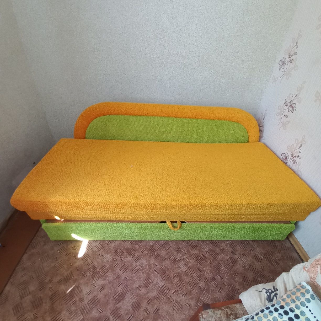 Продам диван в доброму стані