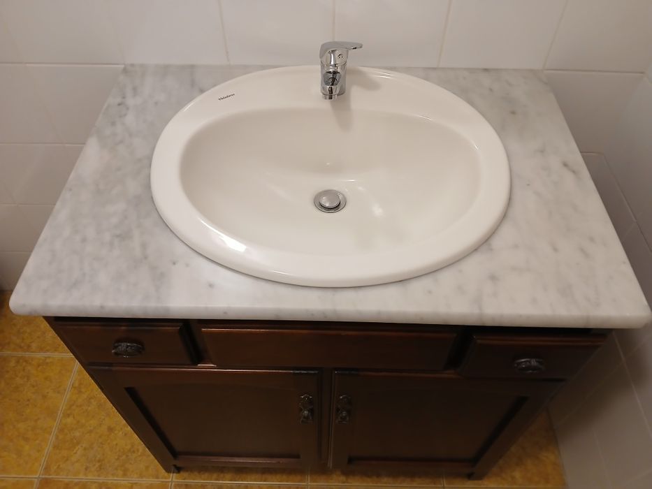 Móvel de casa de banho rústico