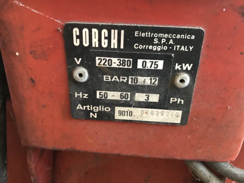 Maquina de mudar pneus Corghi