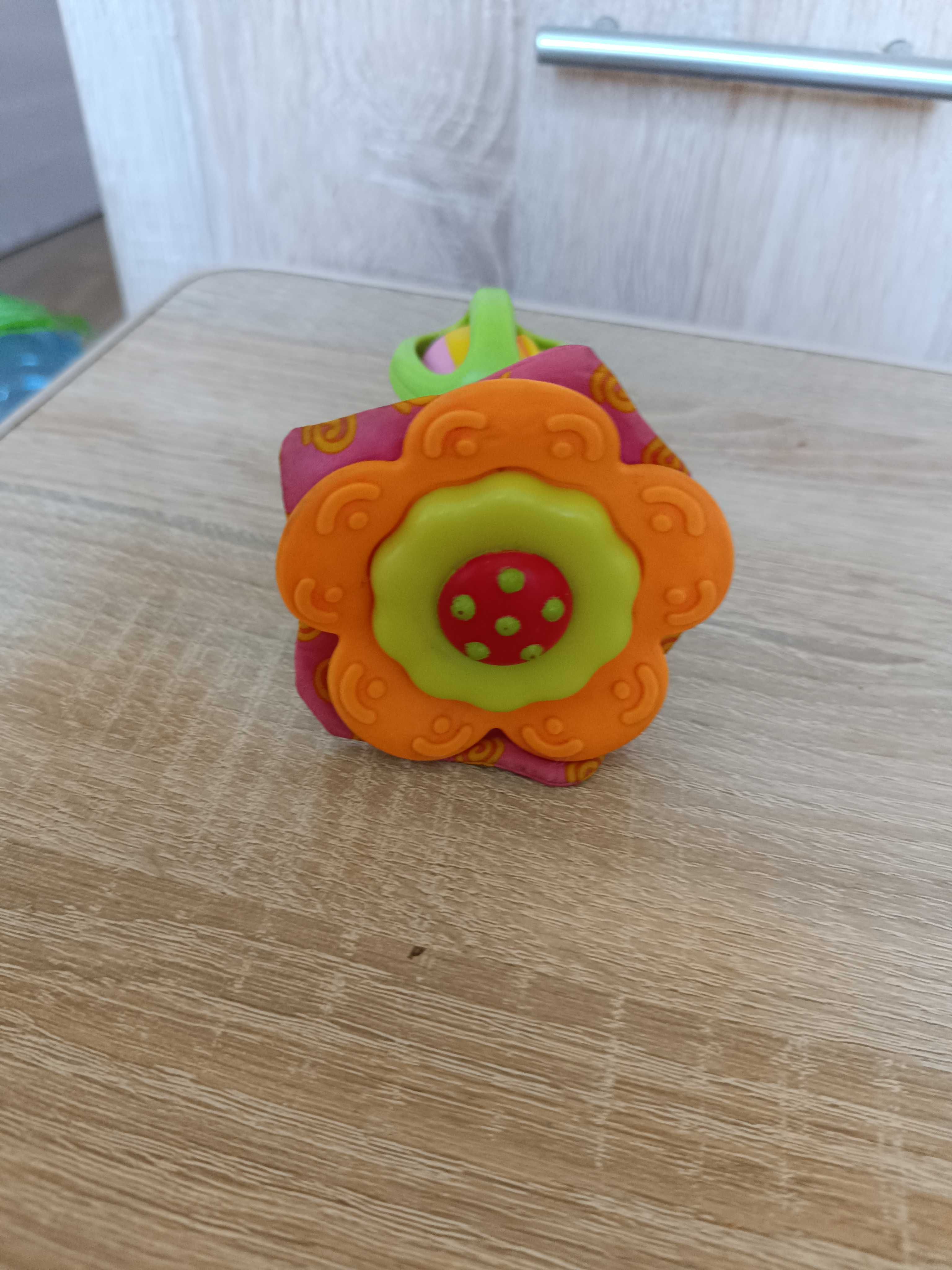 Детская игрушка fisher price  погремушка Цветочек Tiny Love