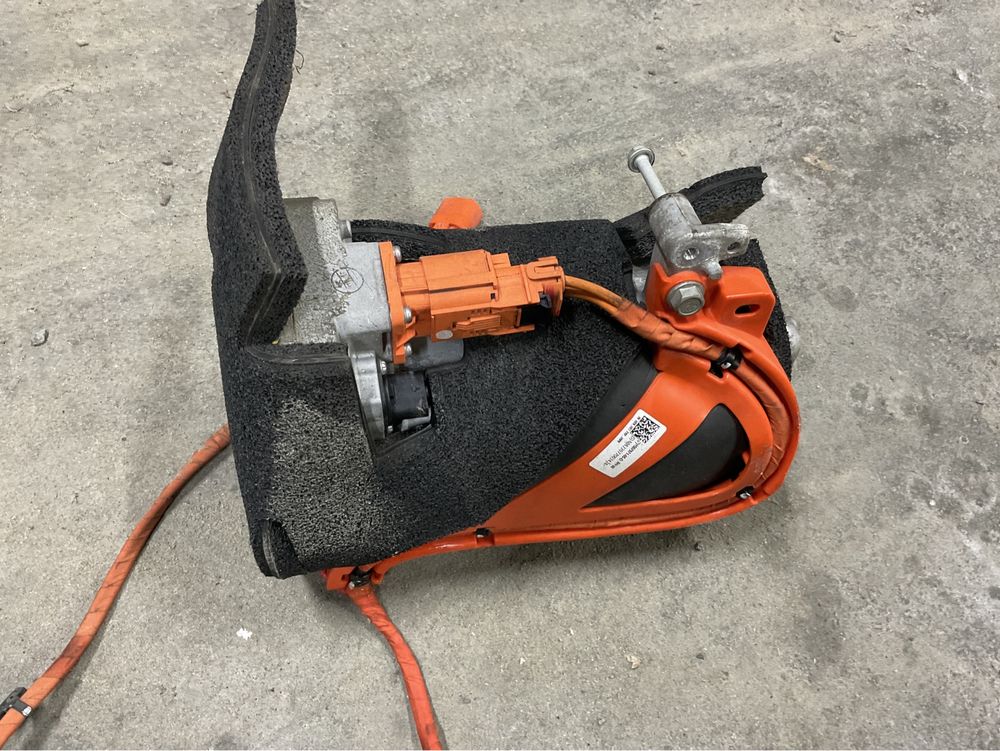 Компресор кондиціонера Tesla Model 3 21-24 з кожухом 1501256-01-K