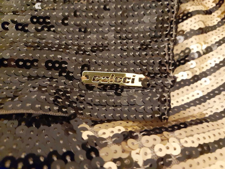 Vestido curto de lantejoulas (Colcci), muito vistoso