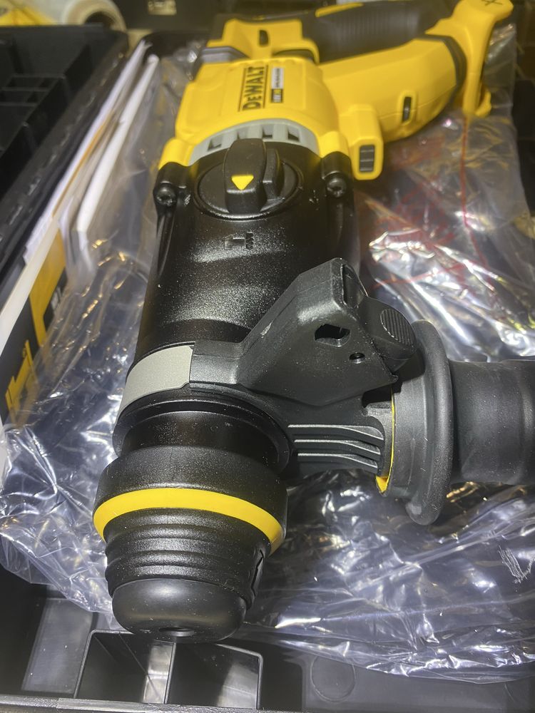 Перфоратор DeWALT DCH263NK SDS-Plus. 3.0J/ 18V/+ Кейс. без акумулятора