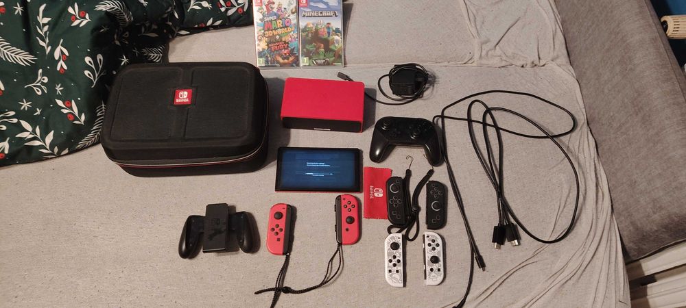 Sprzedam cały komplet konsoli nintendo switch oled